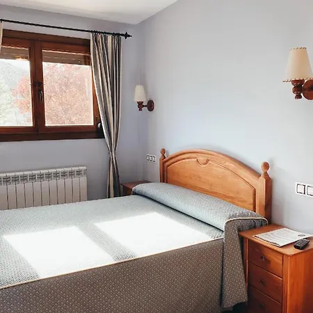 Valdevecar Hotel *