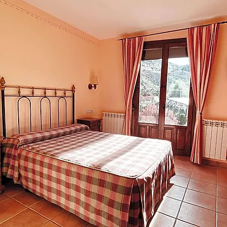 Valdevecar Hotel *